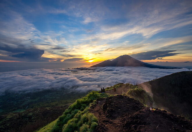 Wisata Puncak Gunung Paling Favorit di Indonesia