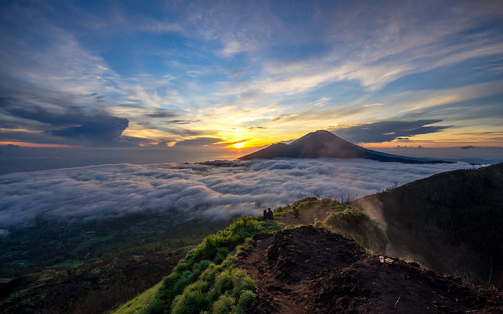 Wisata Puncak Gunung Paling Favorit di Indonesia