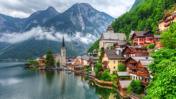 Jelajahi Pesona Desa Hallstatt, Desa Tercantik di Dunia