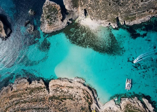 Menikmati Keindahan Pulau Tersembunyi Comino Malta