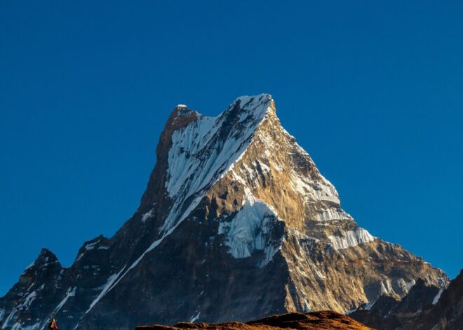 Gunung Cantik di Dunia yang Dilarang untuk Didaki