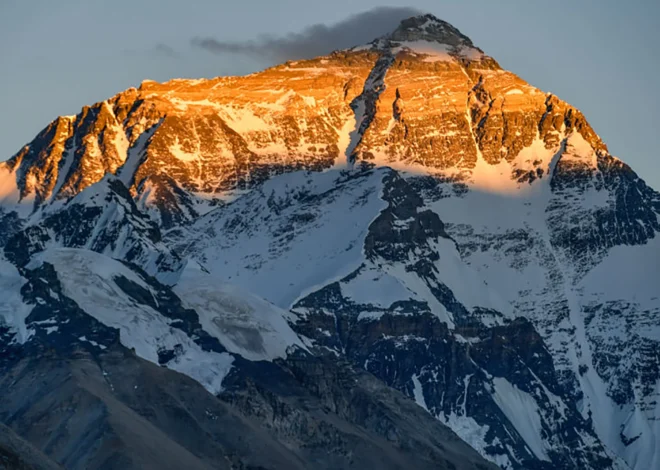 Ini Perlengkapan dan Biaya Untuk Mendaki Gunung Everest