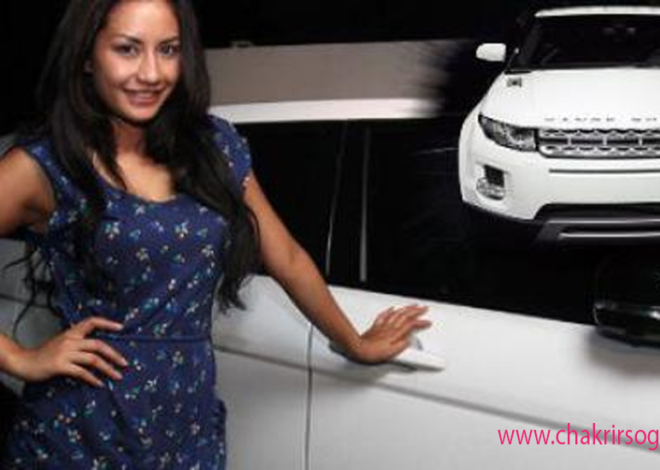 Shinta Bachir Menerima Hadiah Mobil Mewah Range Rover